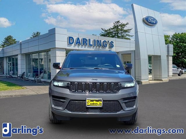 Used 2022 Jeep Grand Cherokee Altitude AWD/4WD image 2