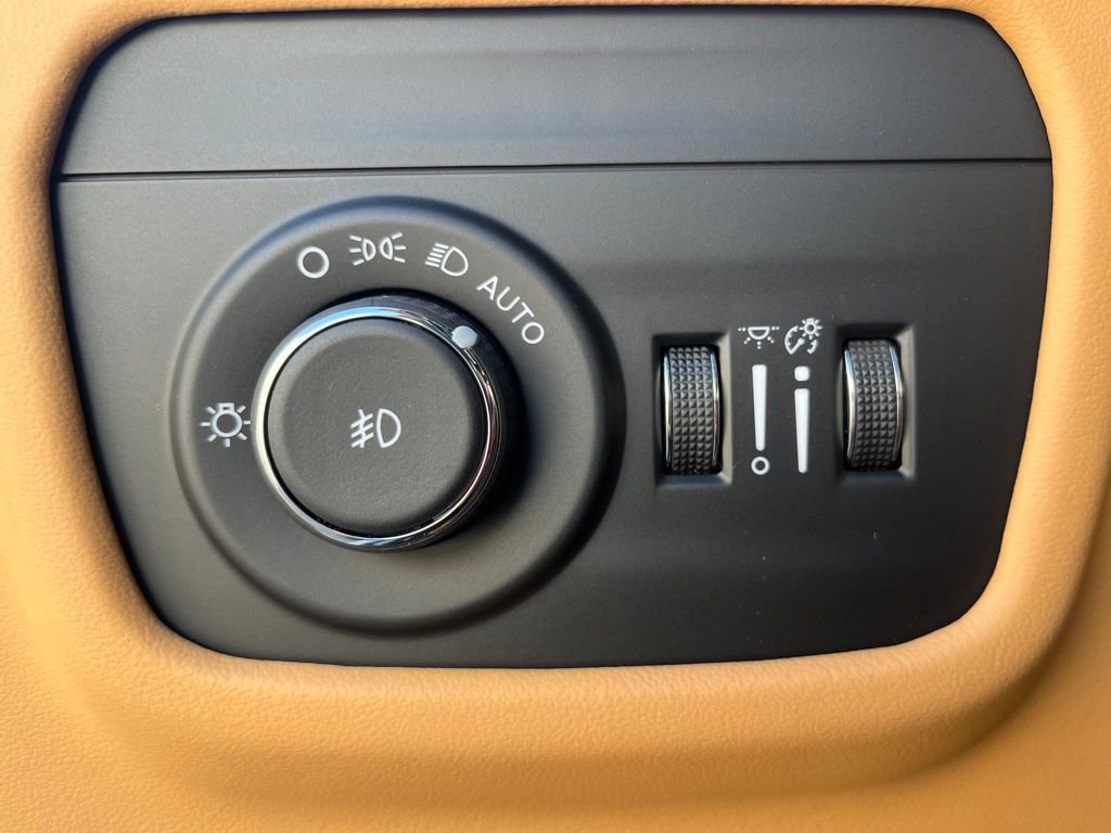 Used 2025 Jeep Grand Cherokee L Summit image 23