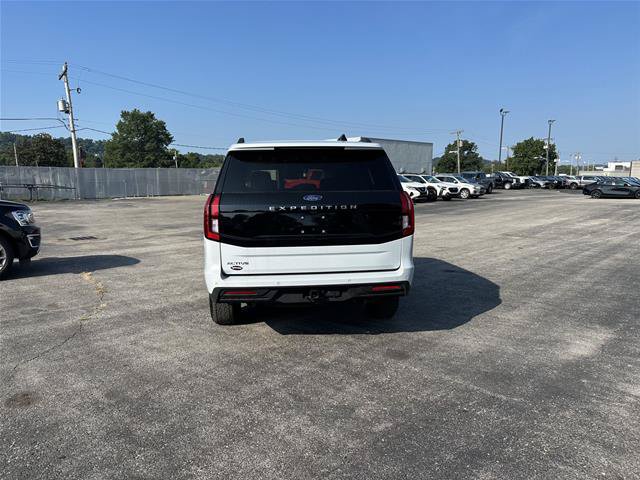 Certified 2025 Ford Expedition Active AWD/4WD image 6