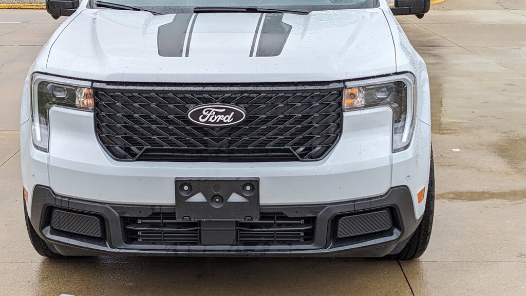 Certified 2025 Ford Maverick Lariat w/ Black Appearance Package image 9