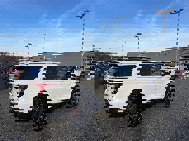 Certified 2025 Ford Explorer ST-Line w/ ST-Line Street Pack image 3