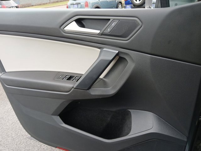 Used 2019 Volkswagen Tiguan SE w/ Panoramic Sunroof Package AWD/4WD image 18