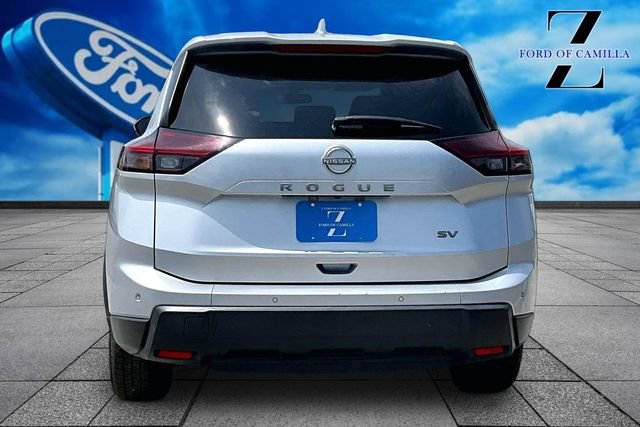 Used 2024 Nissan Rogue SV FWD image 3