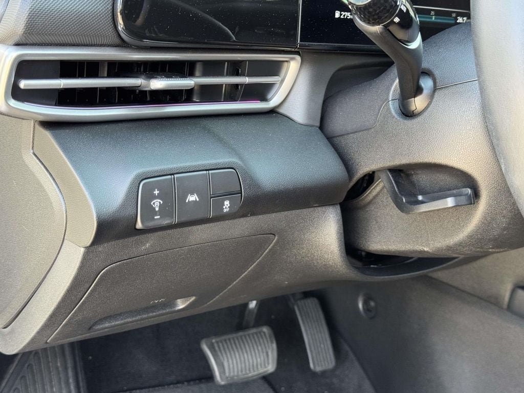 Used 2023 Hyundai Elantra Limited FWD image 10
