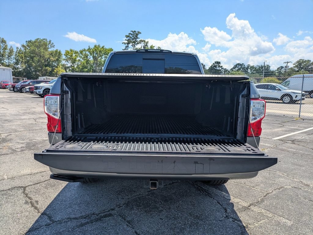 Used 2019 Nissan Titan SV w/ SV Convenience Package RWD image 13