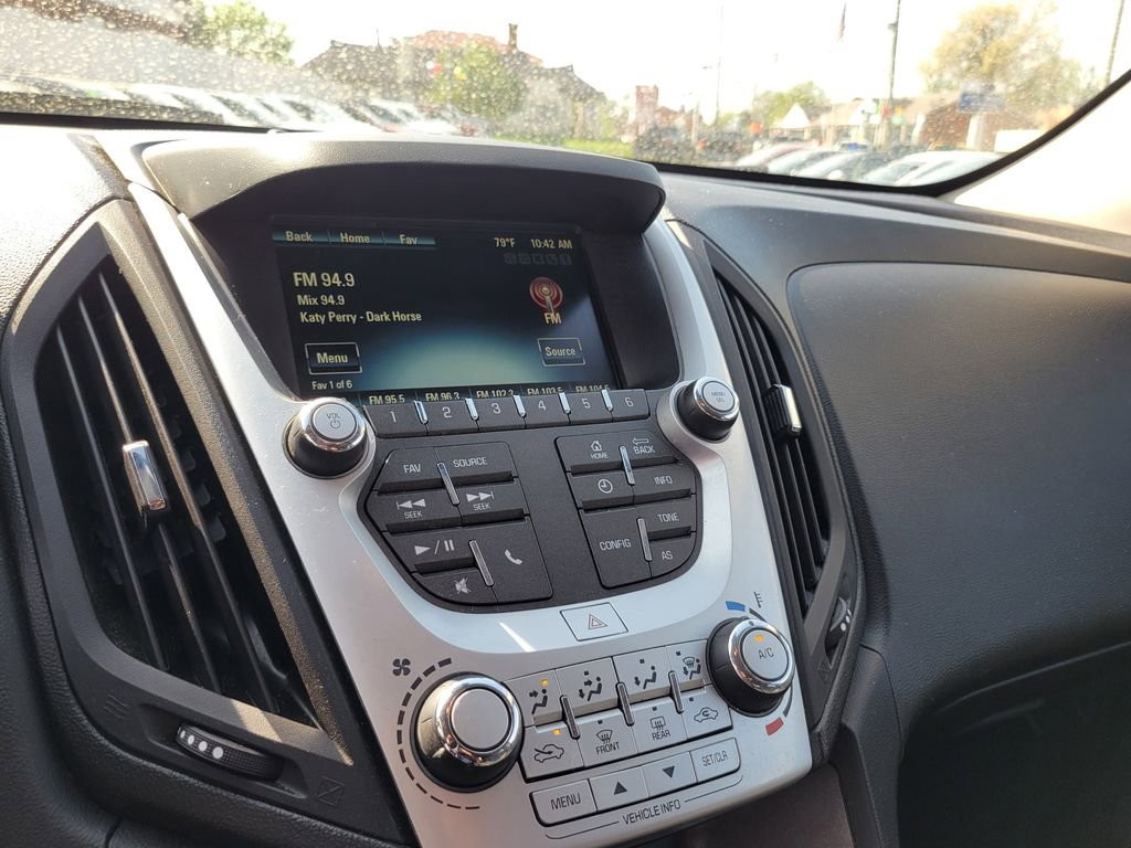 Used 2017 Chevrolet Equinox LT image 24