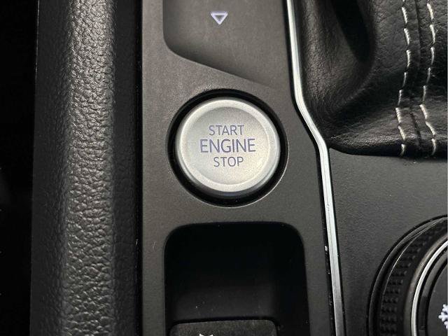 Used 2022 Volkswagen Atlas SEL AWD/4WD image 16