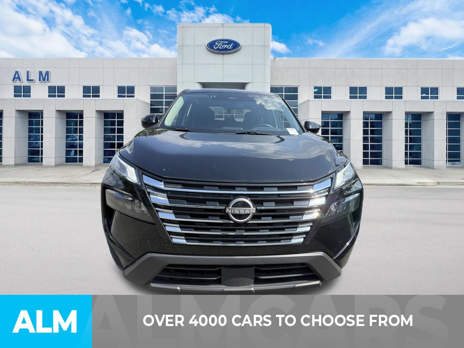 Used 2025 Nissan Rogue SV FWD image 2
