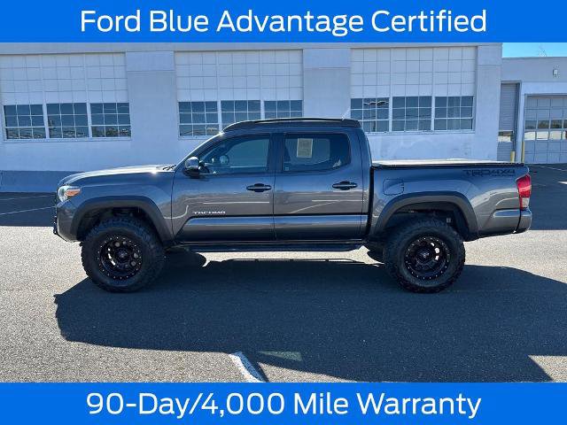 Used 2017 Toyota Tacoma TRD Off-Road w/ Premium & Technology Package AWD/4WD image 4