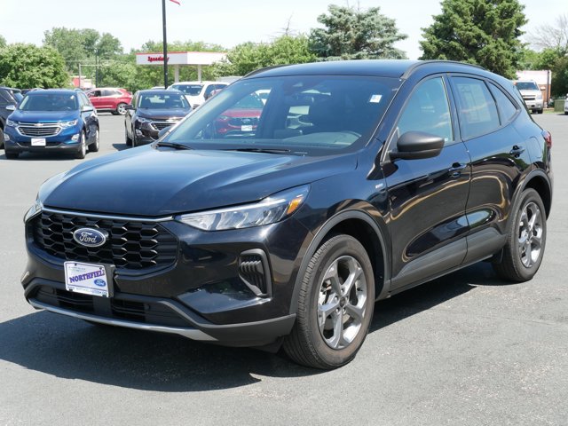 Certified 2025 Ford Escape ST-Line AWD/4WD image 4
