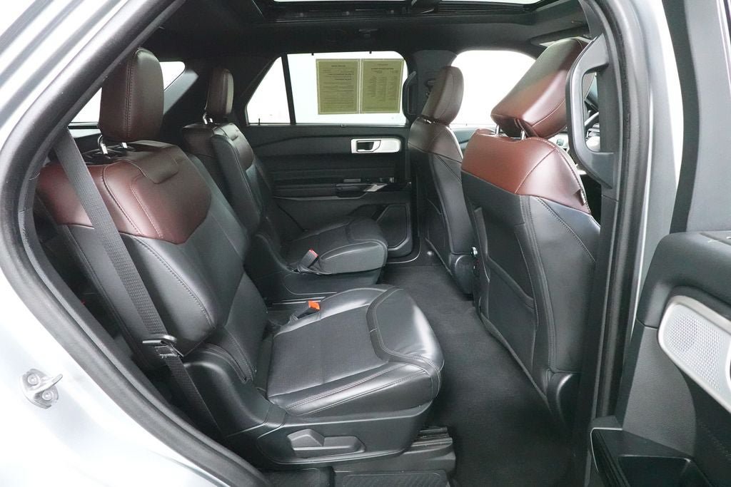 Certified 2023 Ford Explorer Platinum w/ Technology Package AWD/4WD image 33