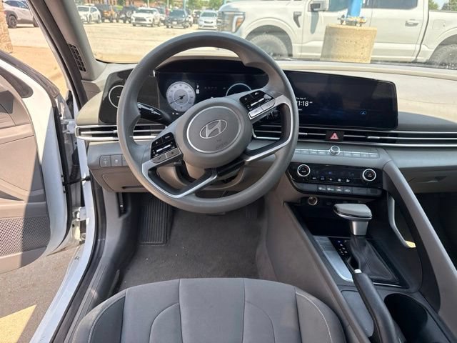 Used 2024 Hyundai Elantra SEL FWD image 18