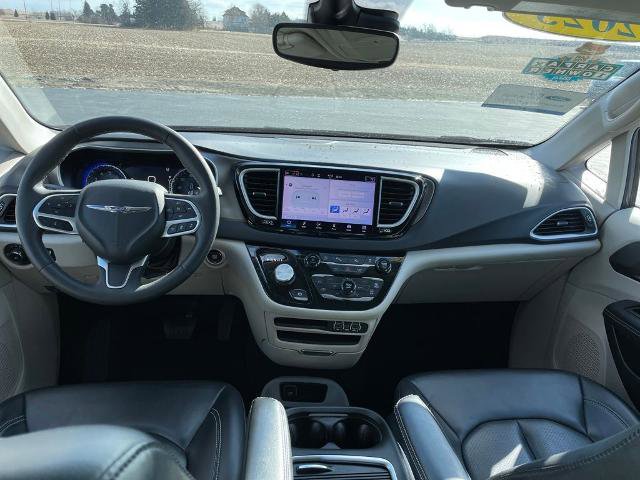 Used 2023 Chrysler Pacifica Touring-L image 20