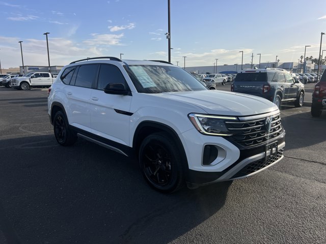 Used 2024 Volkswagen Atlas Peak Edition SE AWD/4WD image 3