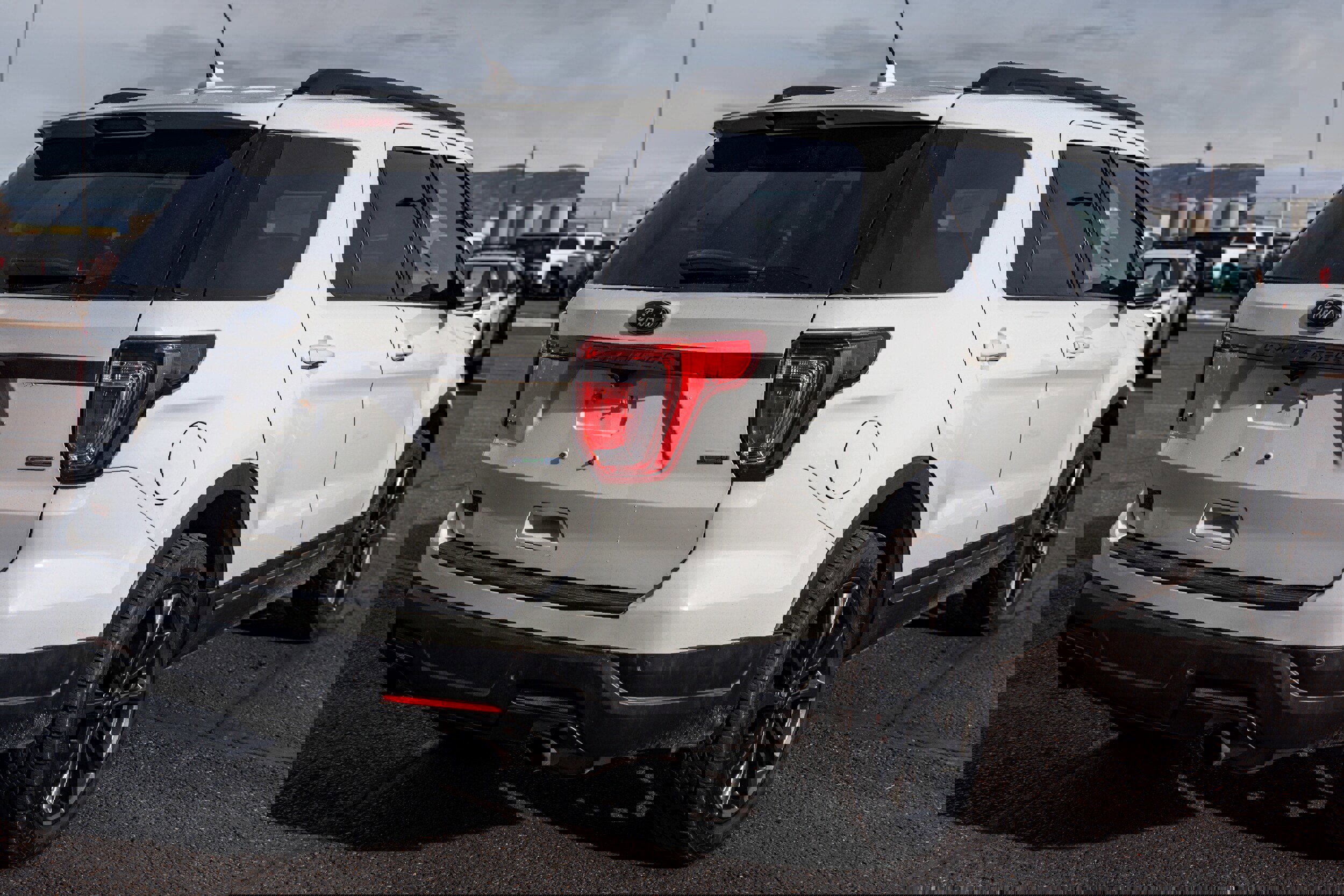 Certified 2018 Ford Explorer XLT w/ Equipment Group 202A image 4