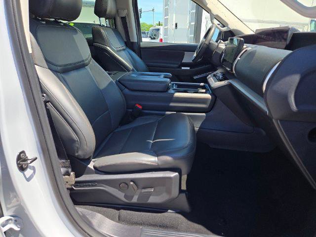 Certified 2025 Ford Expedition Active AWD/4WD image 6
