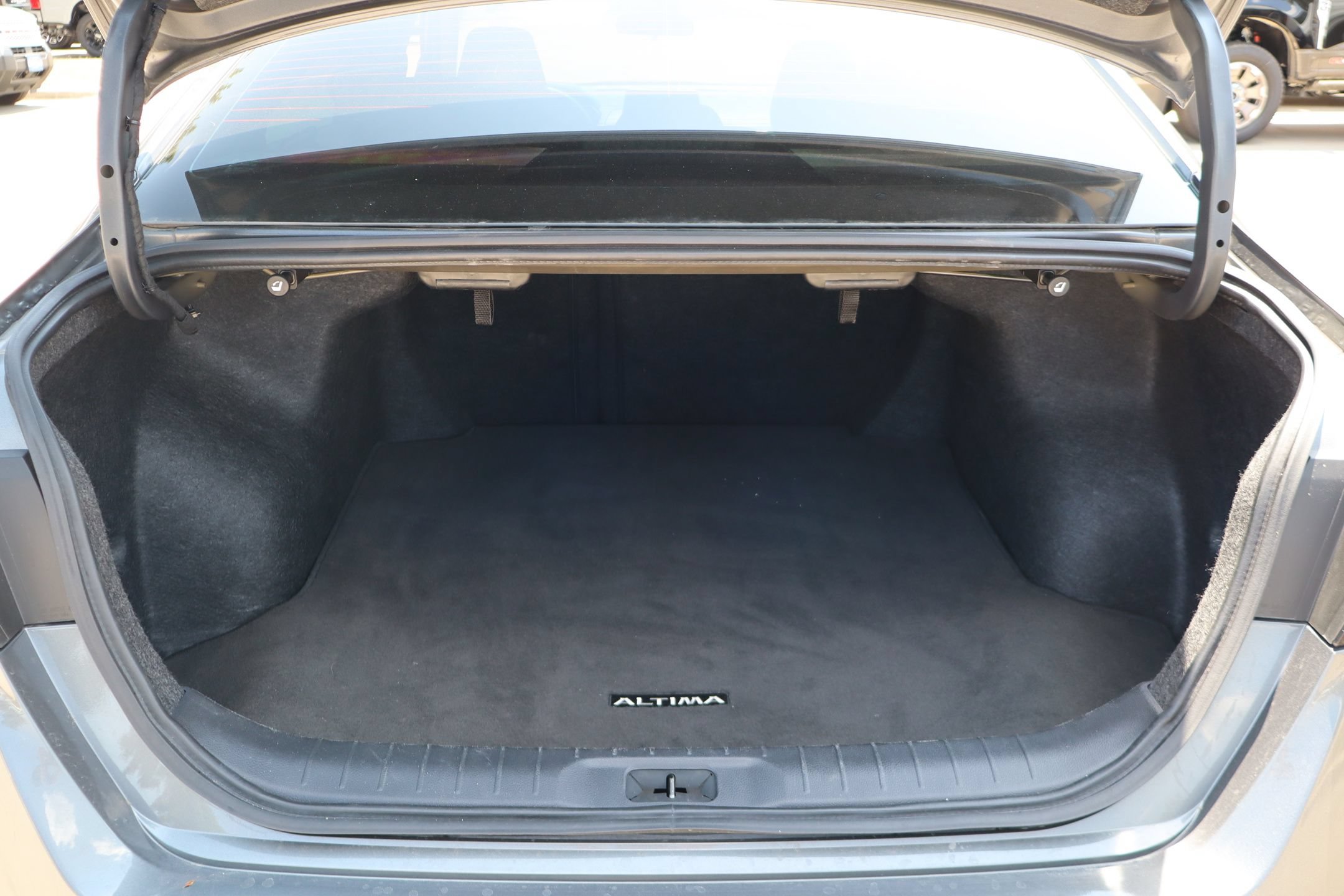 Used 2025 Nissan Altima 2.5 SV FWD image 26
