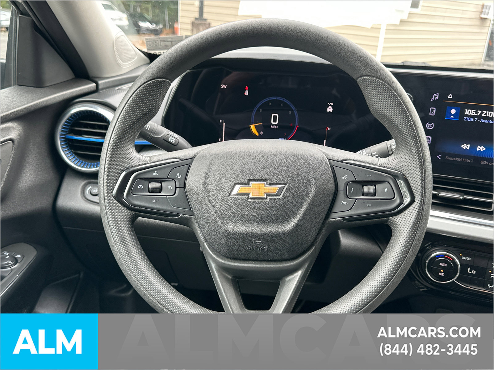 Used 2025 Chevrolet Trax LT FWD image 28