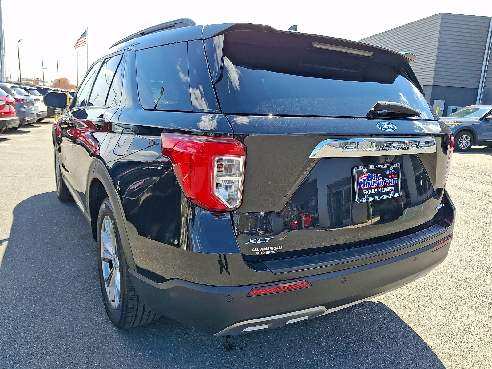 Certified 2022 Ford Explorer XLT w/ Equipment Group 202A AWD/4WD image 8