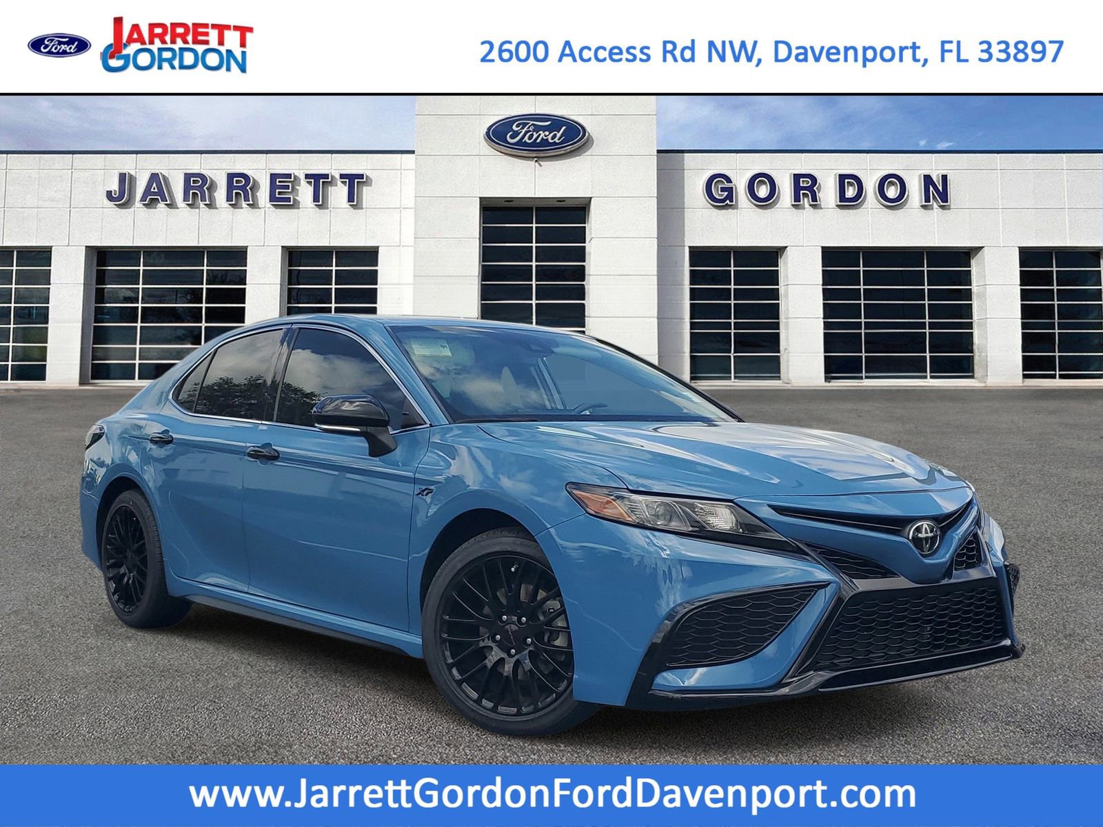 Used 2023 Toyota Camry SE FWD image 1