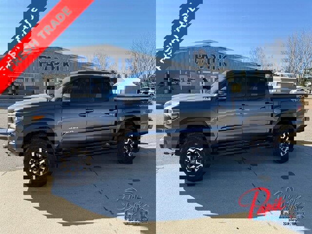 Used 2023 Toyota Tacoma TRD Off-Road w/ Technology Package AWD/4WD image 2