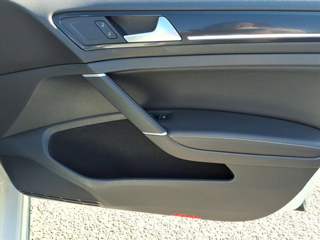 Used 2018 Volkswagen Golf R 4-Door image 9