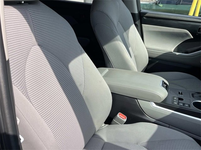 Used 2023 Toyota Highlander LE image 25
