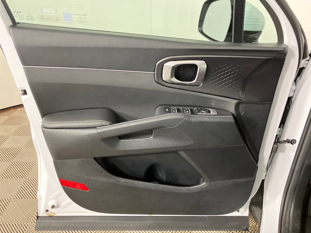 Used 2025 Kia Sorento S image 22