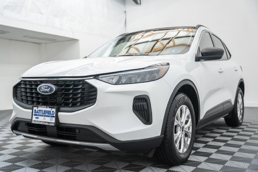 Certified 2023 Ford Escape Active w/ Tech Pack #1 AWD/4WD image 3
