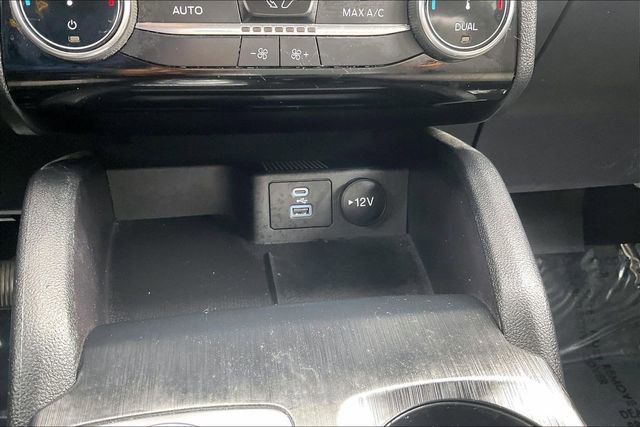Certified 2022 Ford Escape SE w/ SE Sport Appearance Package image 31