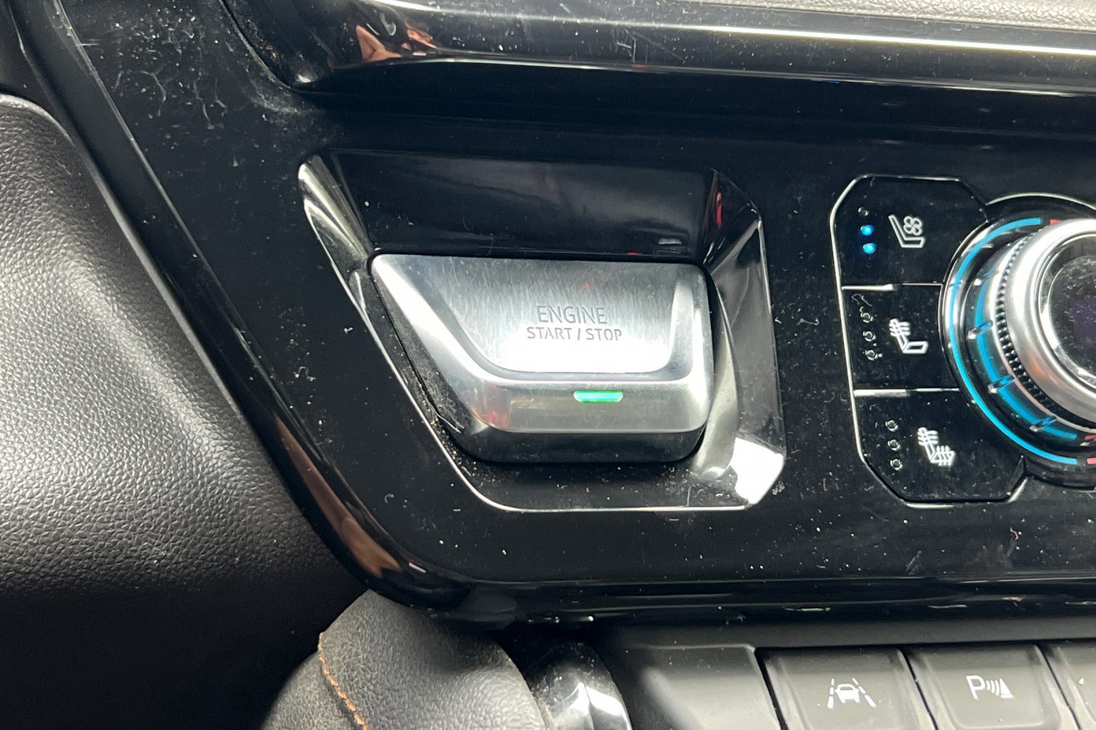 Used 2023 GMC Sierra 1500 AT4 image 22