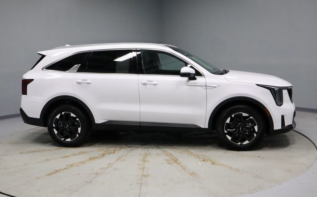 Used 2025 Kia Sorento S w/ Panoramic Sunroof Package image 6