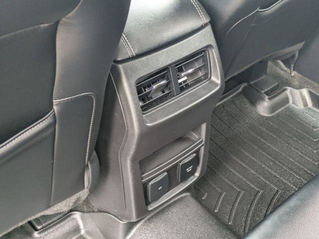 Certified 2018 Ford Edge Titanium w/ Technology Package AWD/4WD image 31
