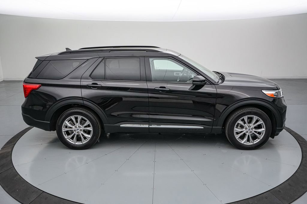 Certified 2024 Ford Explorer XLT w/ Equipment Group 202A AWD/4WD image 4