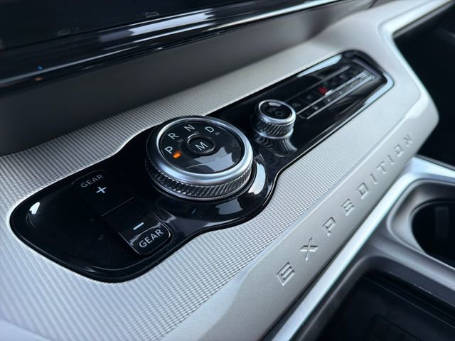 Certified 2025 Ford Expedition Active AWD/4WD image 26