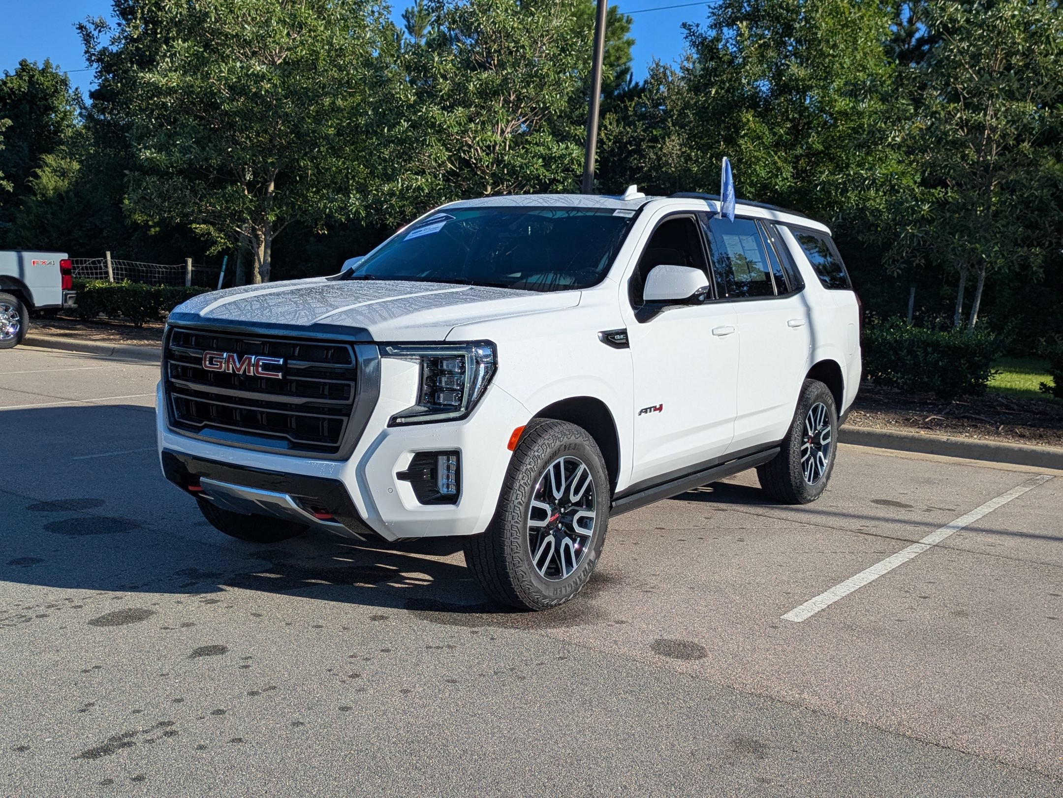 Used 2024 GMC Yukon AT4 w/ Technology Package AWD/4WD image 8