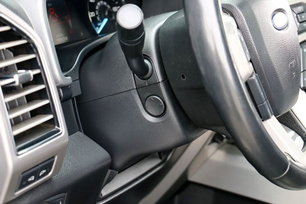 Certified 2018 Ford F150 Platinum w/ Equipment Group 701A Luxury image 23