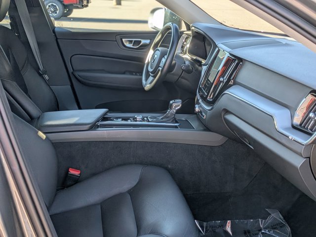 Used 2020 Volvo XC60 T5 Momentum w/ Protection Package Premier image 38