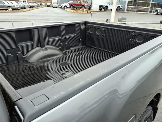 Used 2017 Nissan Titan SV image 15