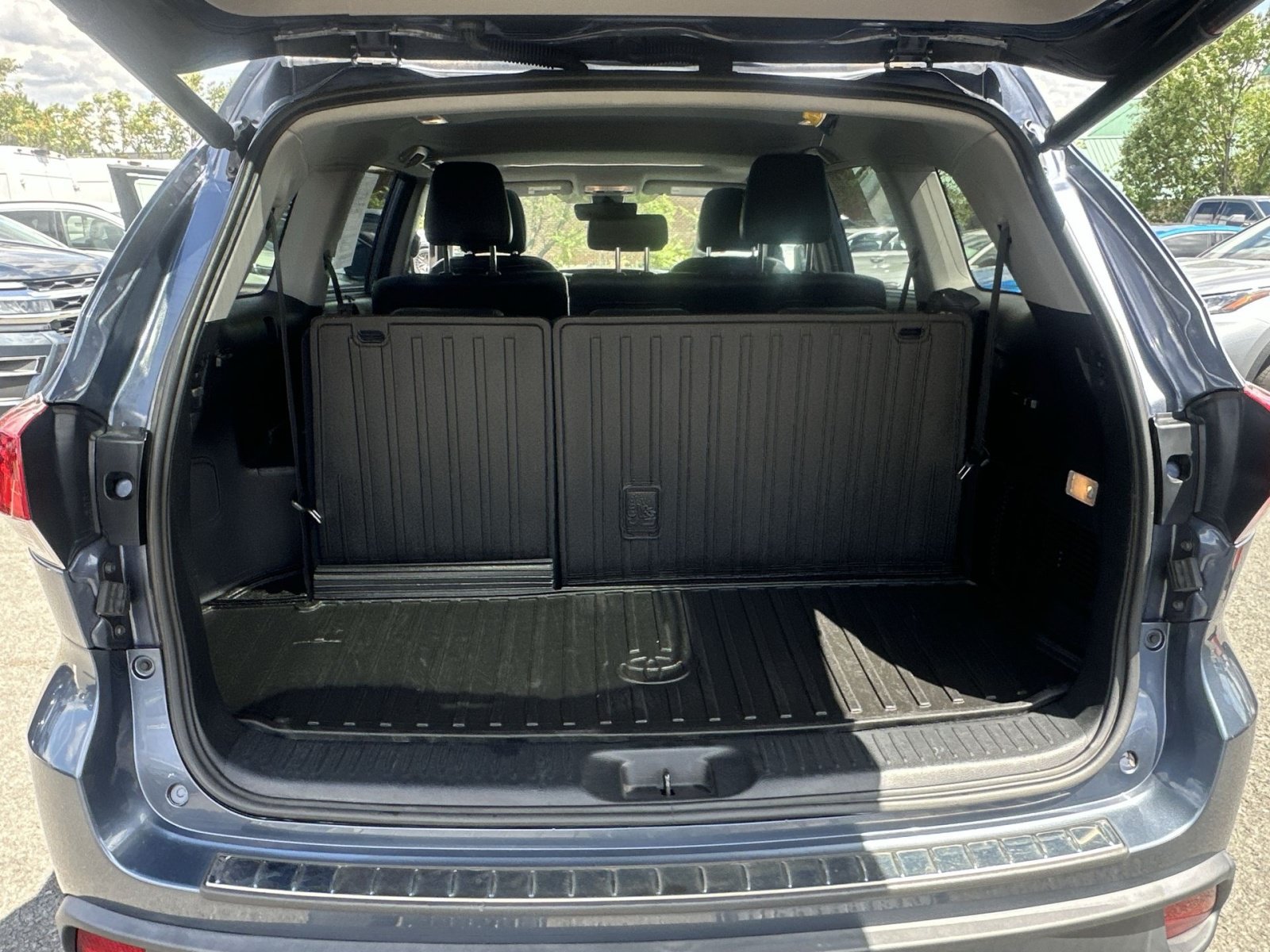 Used 2018 Toyota Highlander XLE AWD/4WD image 34