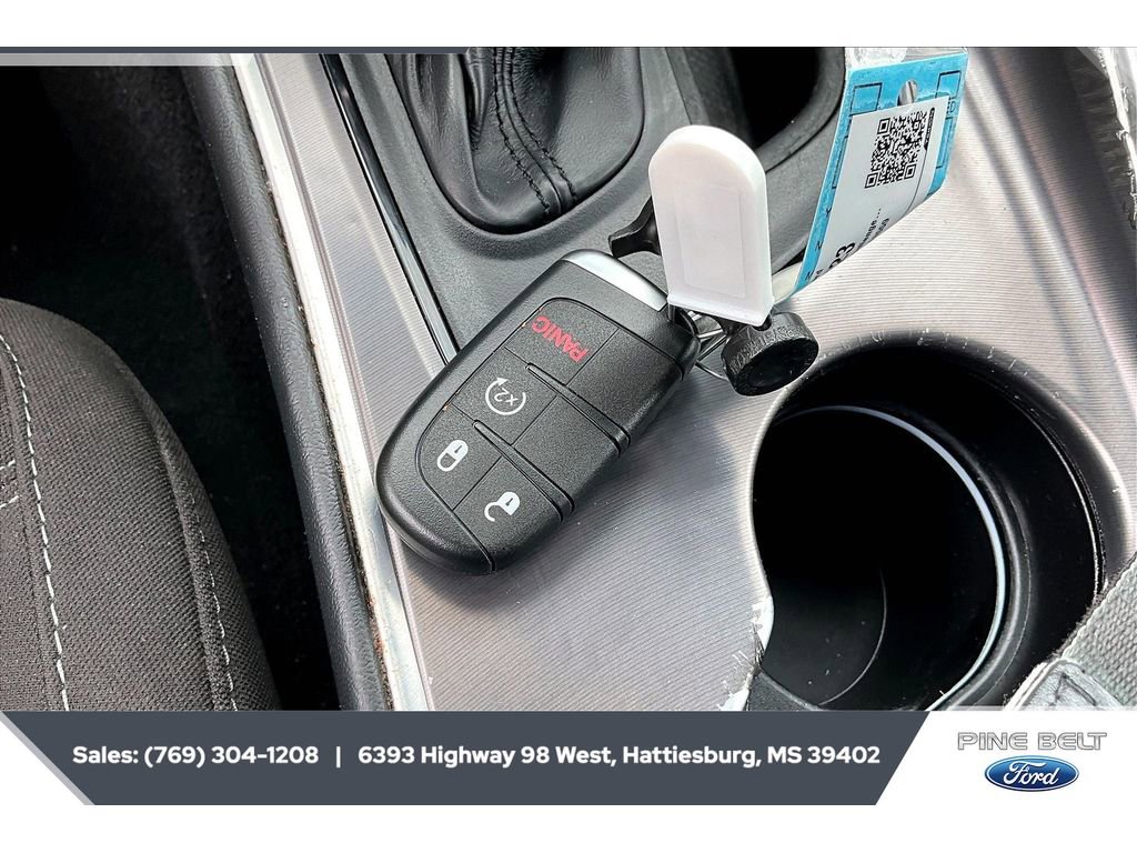 Used 2020 Dodge Challenger SXT w/ Blacktop Package RWD image 9