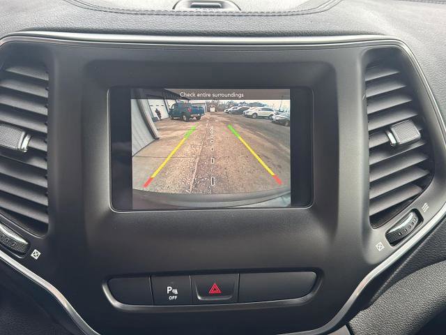 Used 2019 Jeep Cherokee Latitude Plus w/ Comfort/Convenience Group image 19