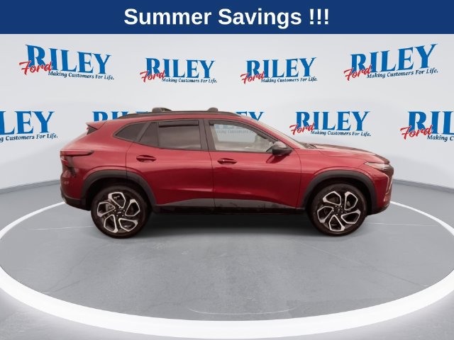 Used 2024 Chevrolet Trax RS w/ Driver Confidence Package FWD image 2