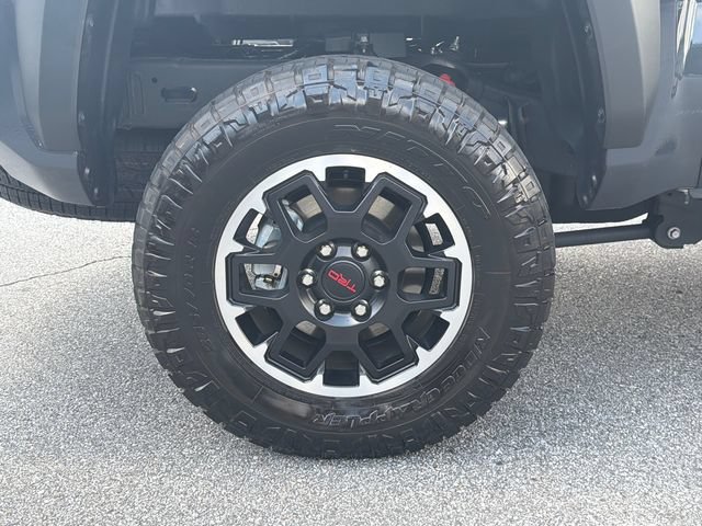 Used 2025 Toyota Tacoma TRD Off-Road AWD/4WD image 19