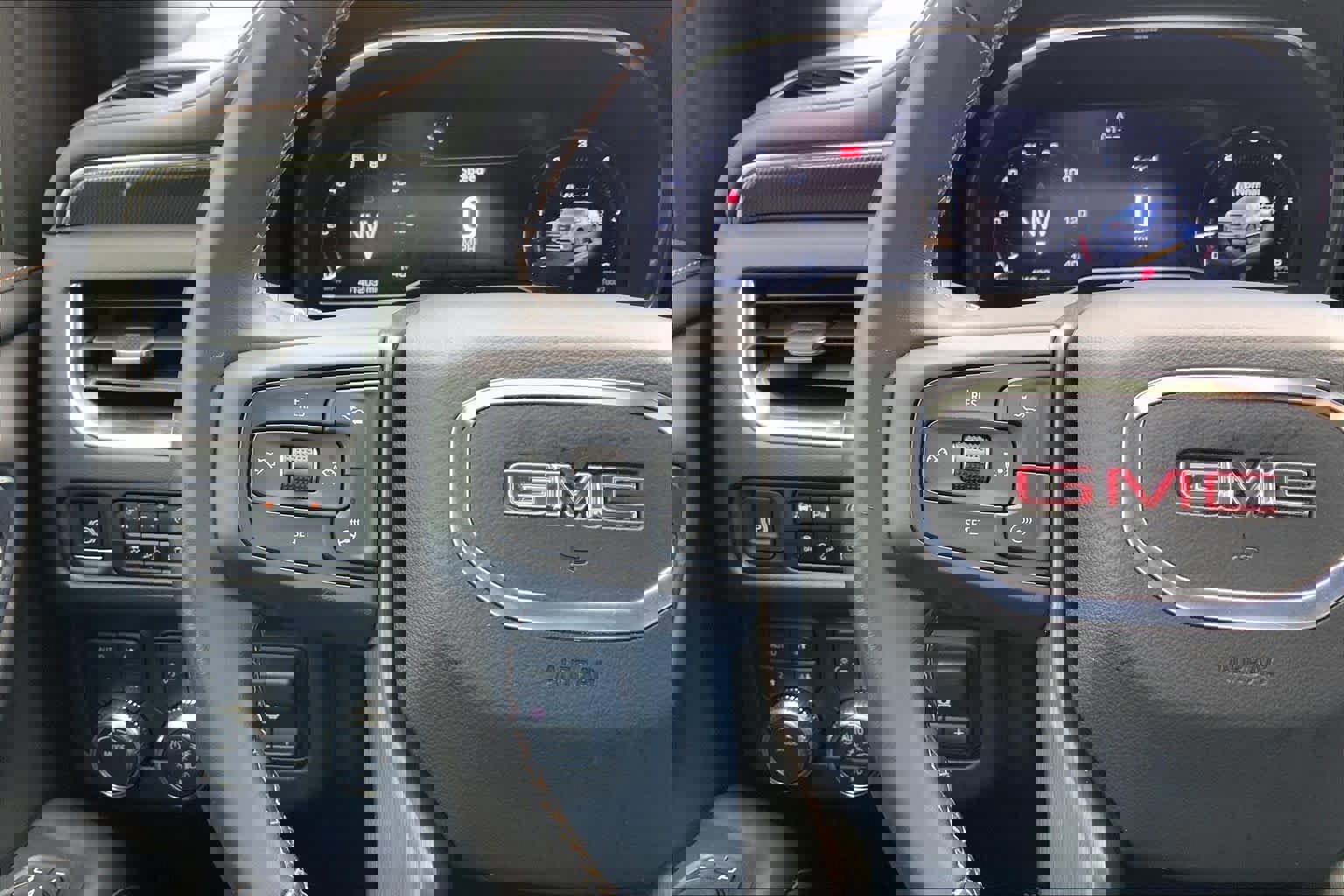 Used 2024 GMC Yukon AT4 w/ Technology Package image 23