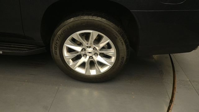 Used 2023 Chevrolet Suburban Premier AWD/4WD image 9