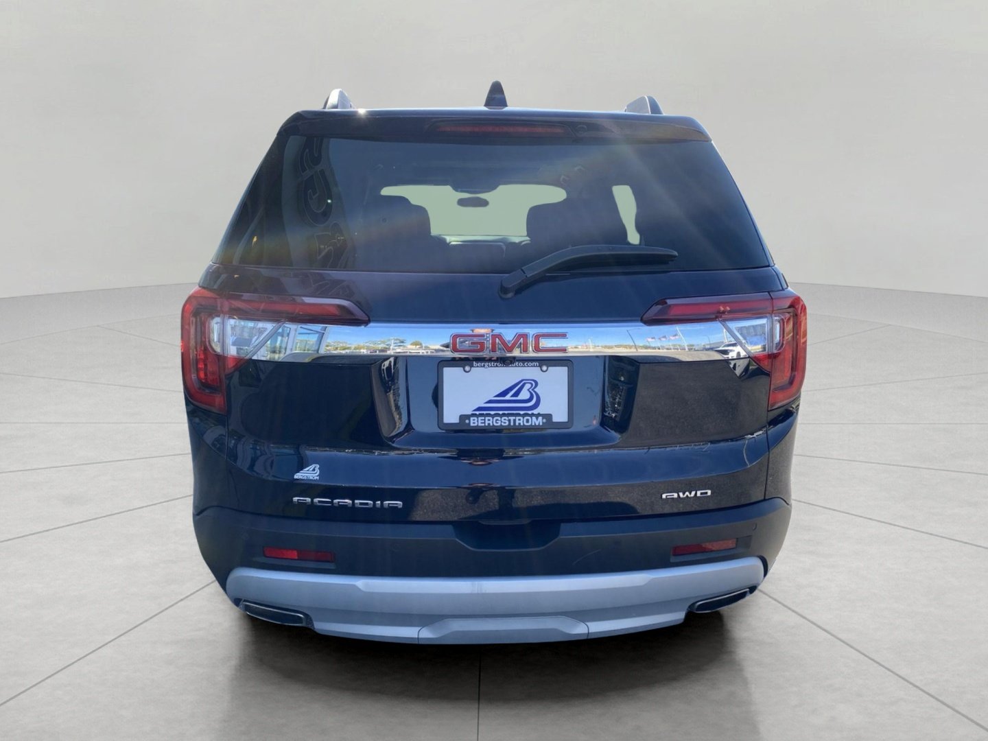 Used 2021 GMC Acadia SLT w/ Preferred Package AWD/4WD image 9