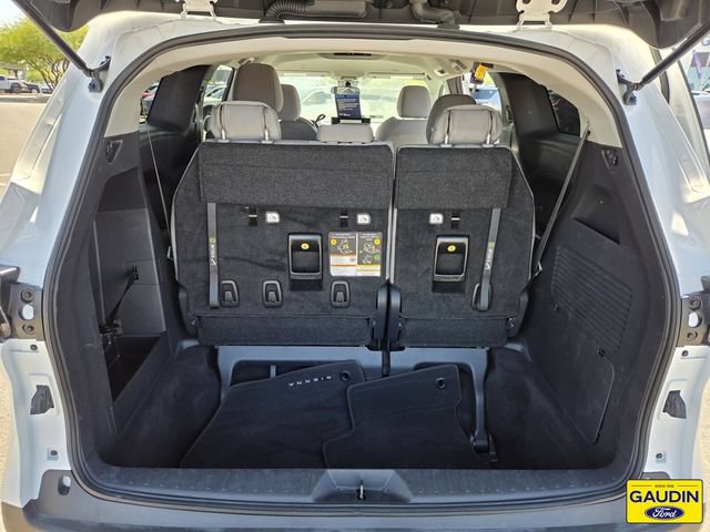 Used 2025 Toyota Sienna LE FWD image 13