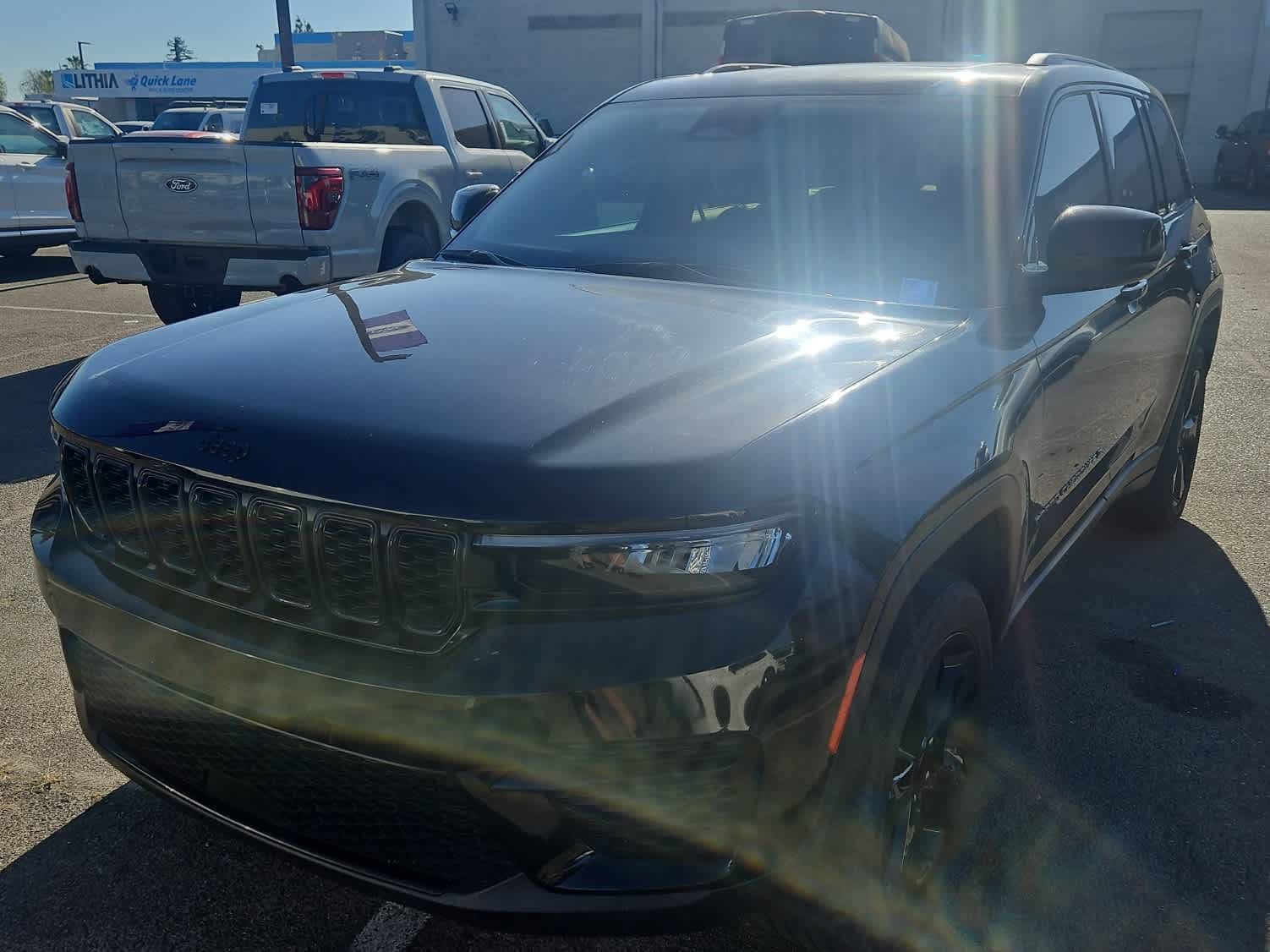 Used 2023 Jeep Grand Cherokee Altitude AWD/4WD image 1
