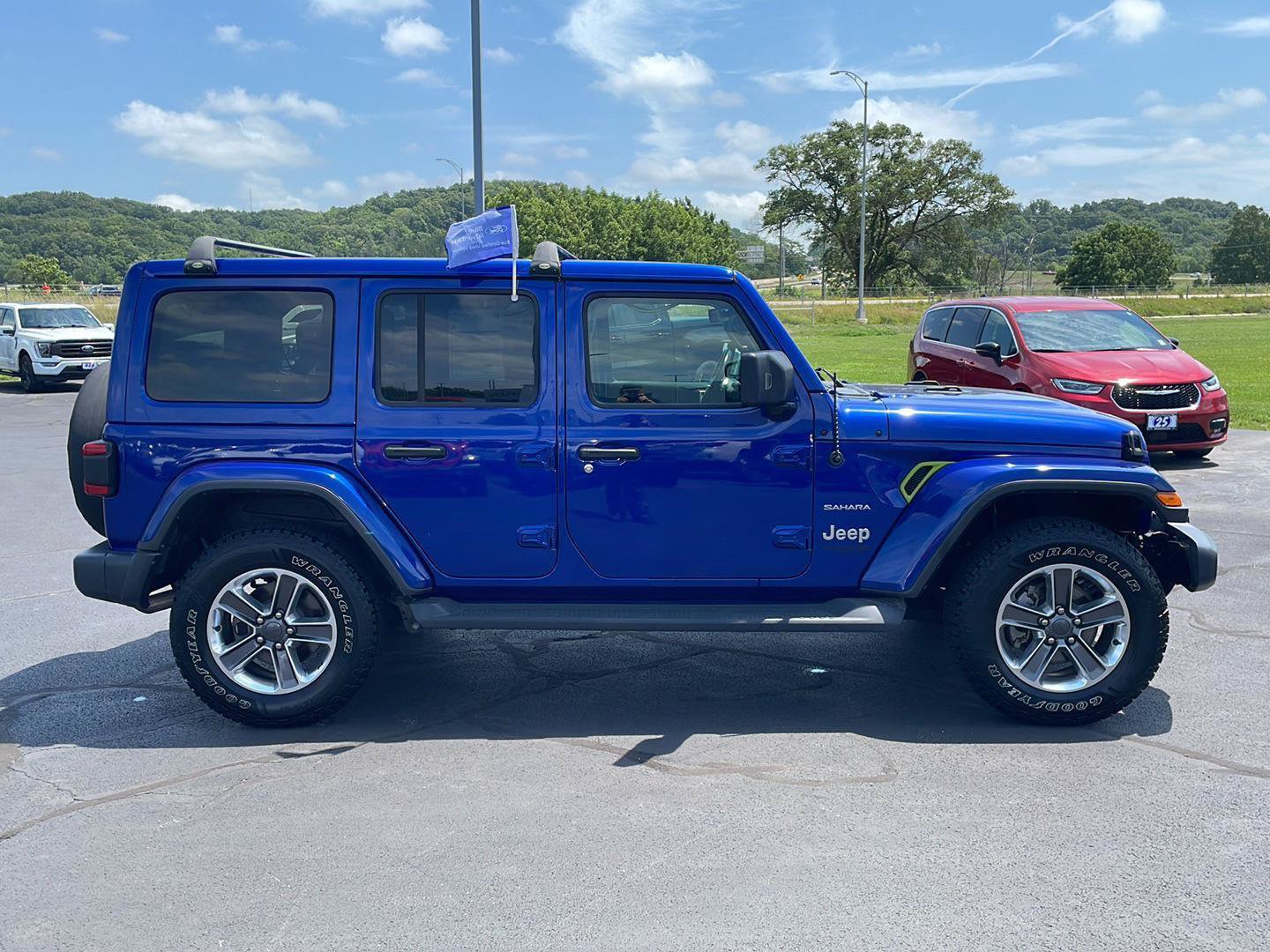 Used 2020 Jeep Wrangler Unlimited Sahara AWD/4WD image 6